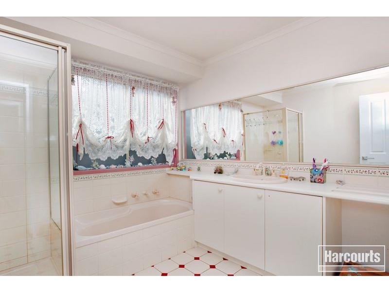66 Dunbarton Drive, Pakenham VIC 3810