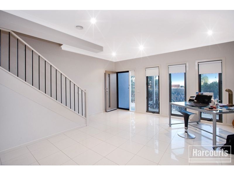 10 Dealbata lane, Pakenham VIC 3810