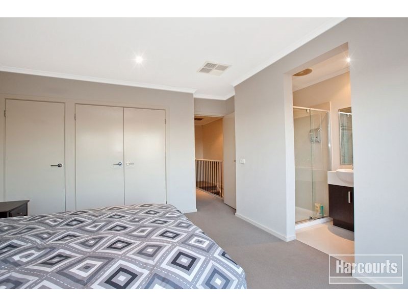 10 Dealbata lane, Pakenham VIC 3810