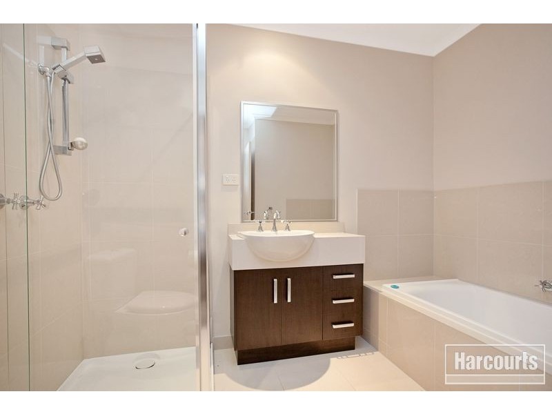 10 Dealbata lane, Pakenham VIC 3810