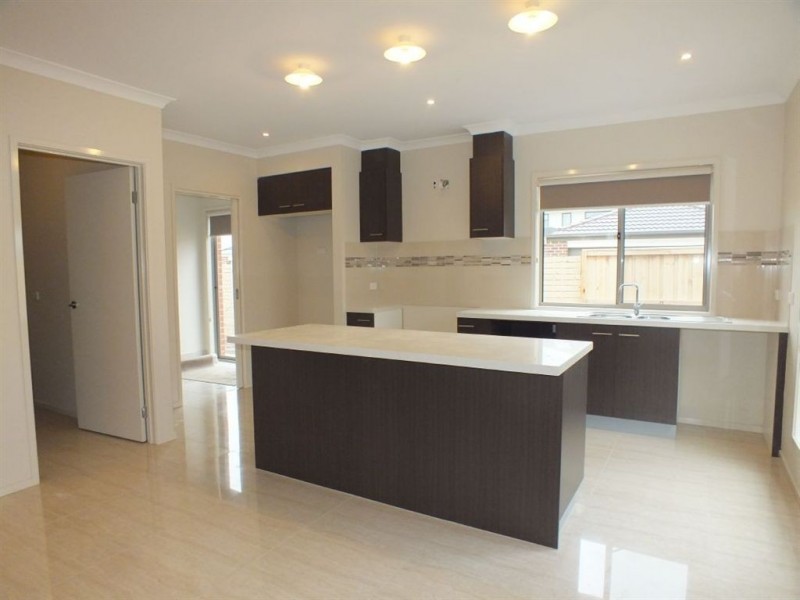 31 Peridot Ave, Officer VIC 3809