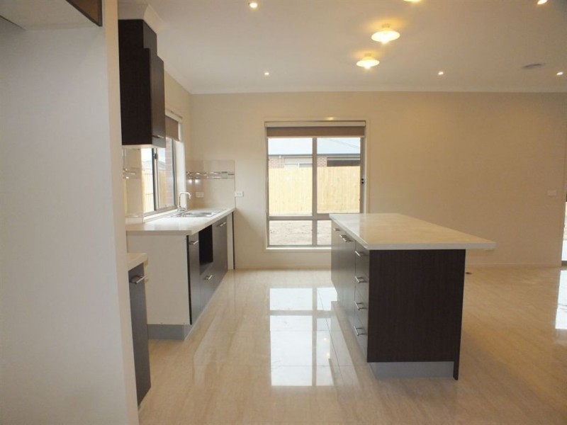 31 Peridot Ave, Officer VIC 3809