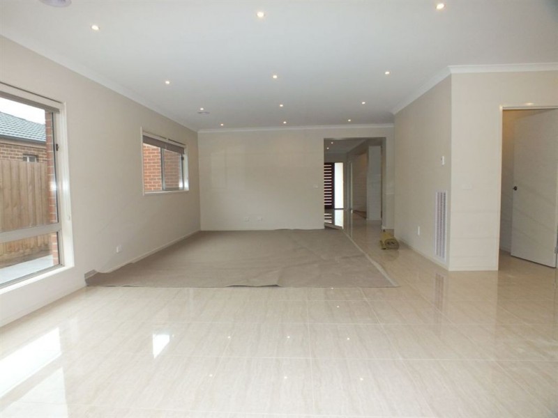 31 Peridot Ave, Officer VIC 3809