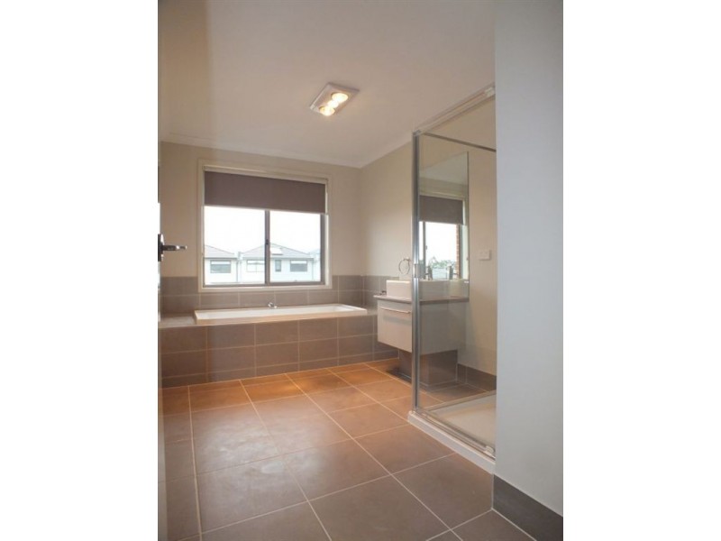 31 Peridot Ave, Officer VIC 3809