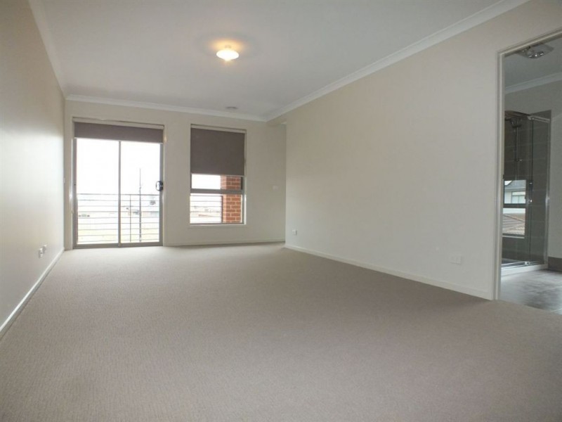 31 Peridot Ave, Officer VIC 3809