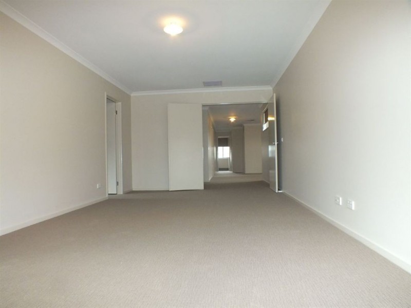 31 Peridot Ave, Officer VIC 3809