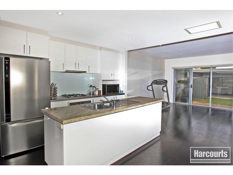 2/2 The Entrance, Pakenham VIC 3810