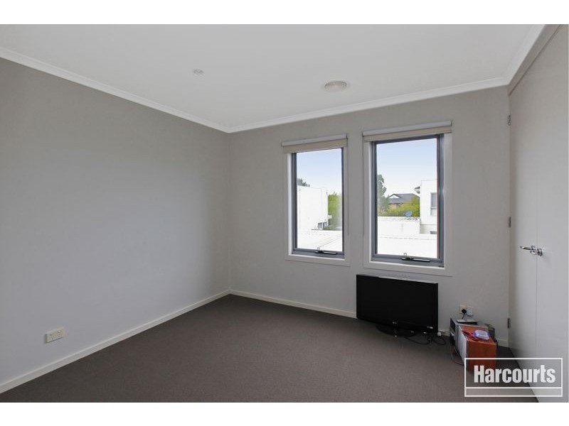 2/2 The Entrance, Pakenham VIC 3810