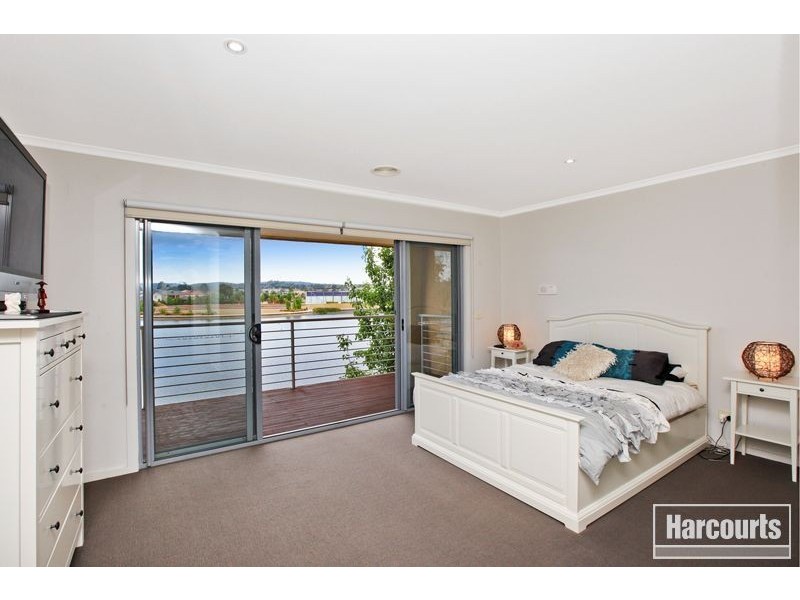 2/2 The Entrance, Pakenham VIC 3810