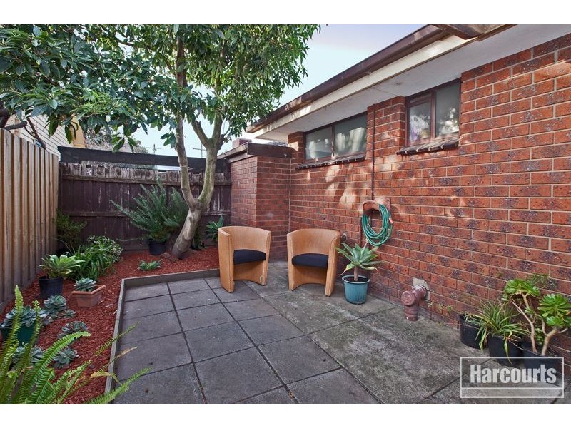 2/83 Henry Street, Pakenham VIC 3810