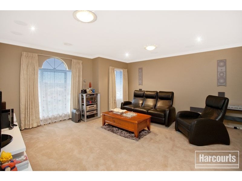 8 Sheoak Court, Pakenham VIC 3810