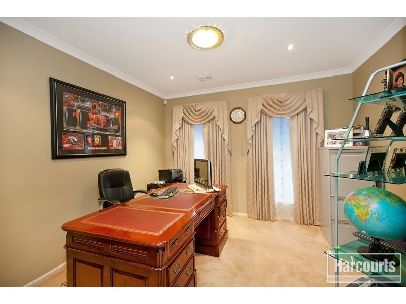 8 Sheoak Court, Pakenham VIC 3810