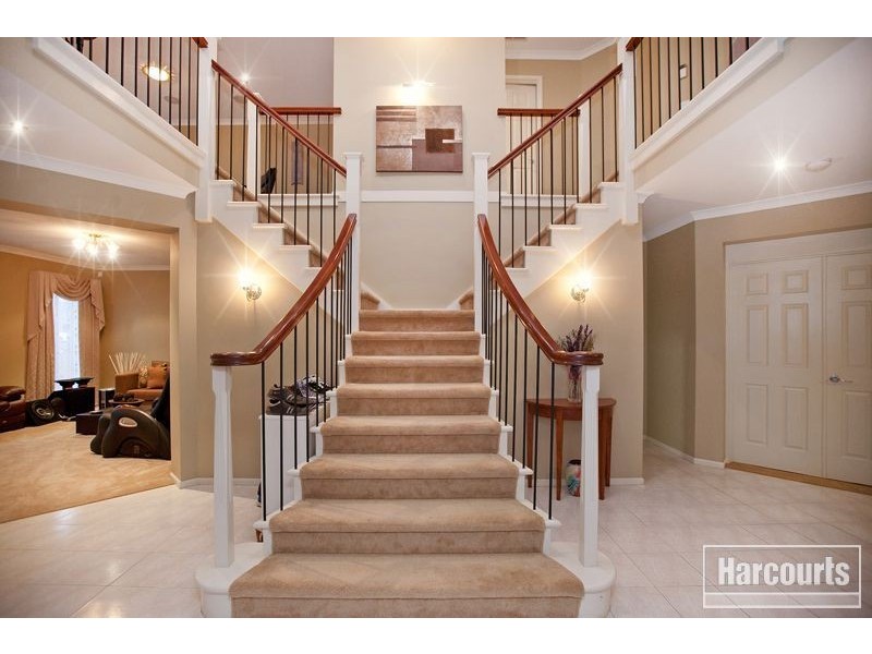 8 Sheoak Court, Pakenham VIC 3810