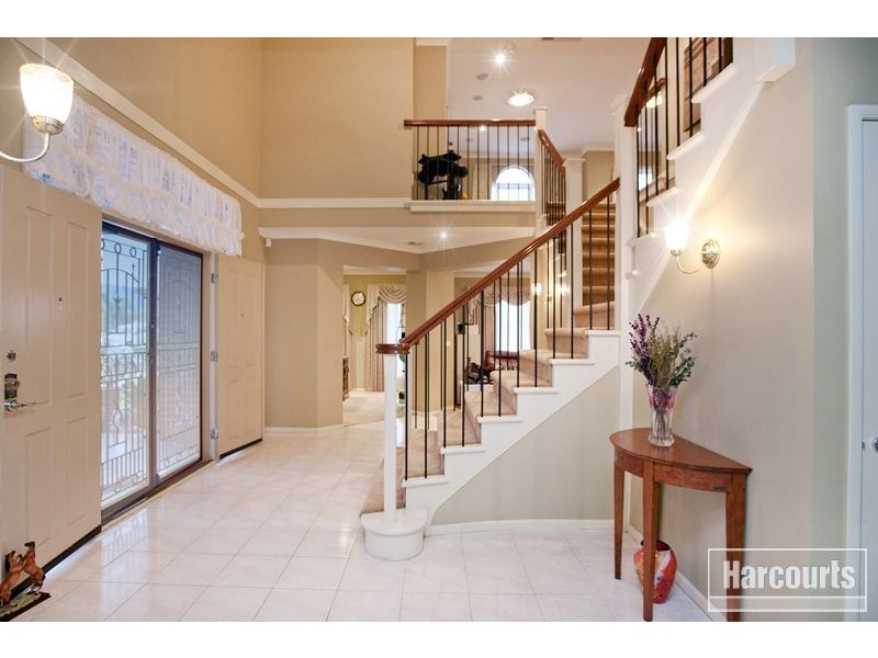 8 Sheoak Court, Pakenham VIC 3810