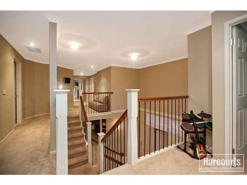 8 Sheoak Court, Pakenham VIC 3810