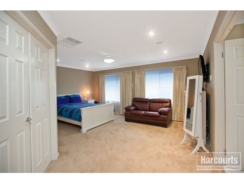 8 Sheoak Court, Pakenham VIC 3810