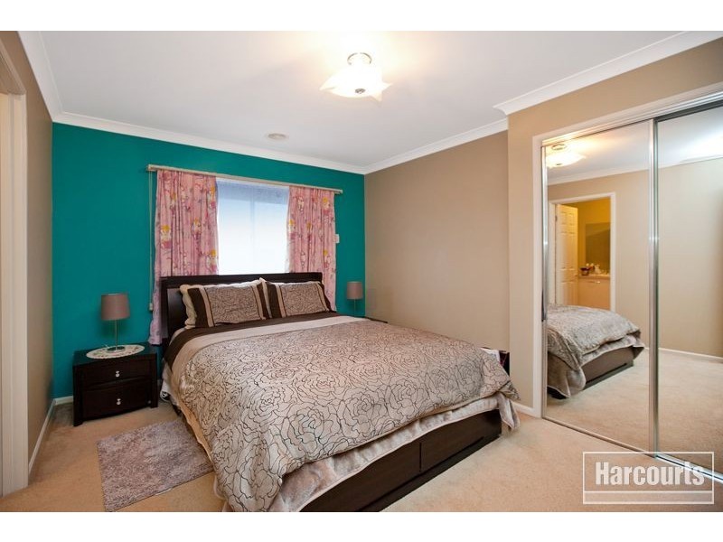 8 Sheoak Court, Pakenham VIC 3810