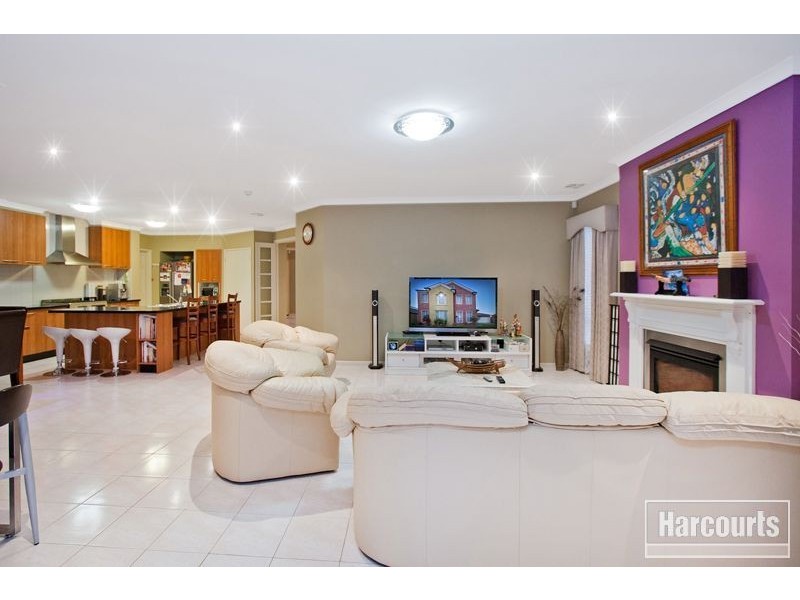 8 Sheoak Court, Pakenham VIC 3810