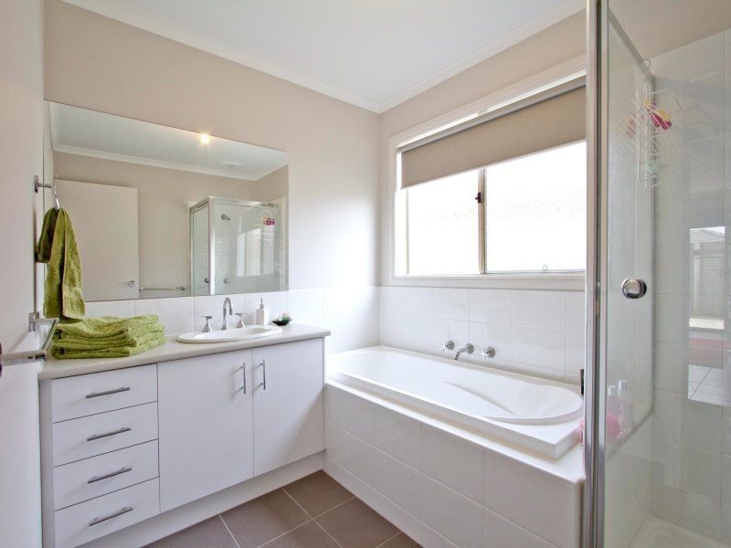 19 Serenity Street, Pakenham VIC 3810