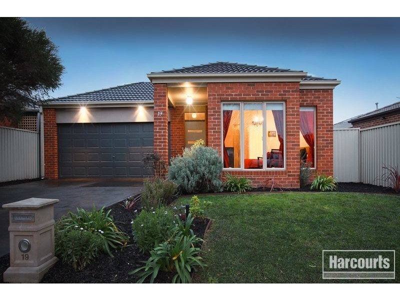 19 Honeysuckle Close, Pakenham VIC 3810