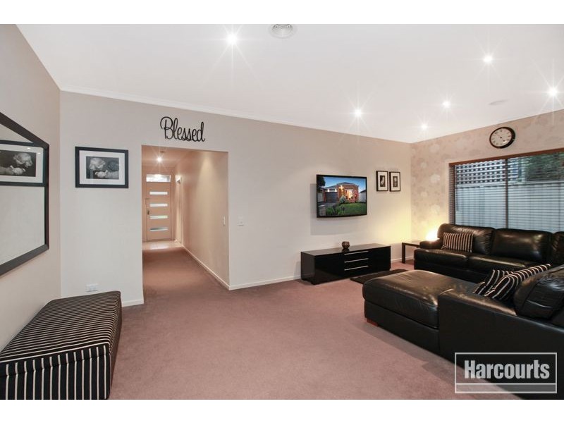 19 Honeysuckle Close, Pakenham VIC 3810