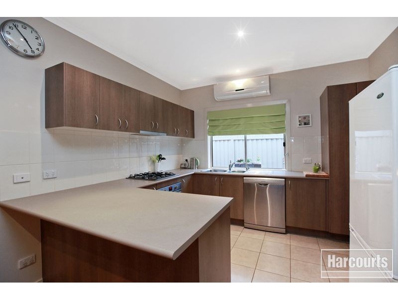 19 Honeysuckle Close, Pakenham VIC 3810