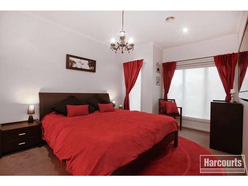 19 Honeysuckle Close, Pakenham VIC 3810