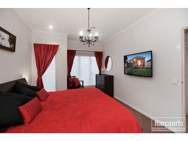 19 Honeysuckle Close, Pakenham VIC 3810