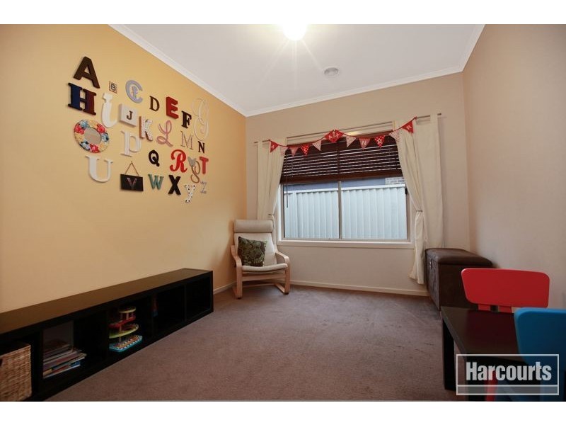 19 Honeysuckle Close, Pakenham VIC 3810