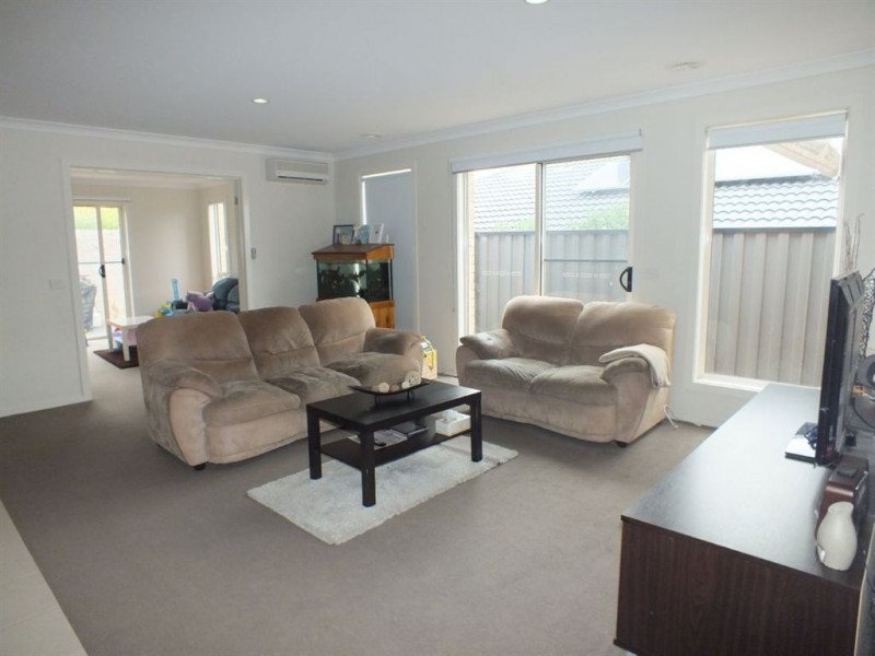 36 Victoria Place, Pakenham VIC 3810