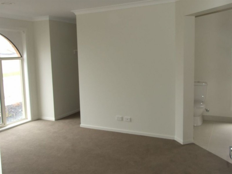 36 Victoria Place, Pakenham VIC 3810