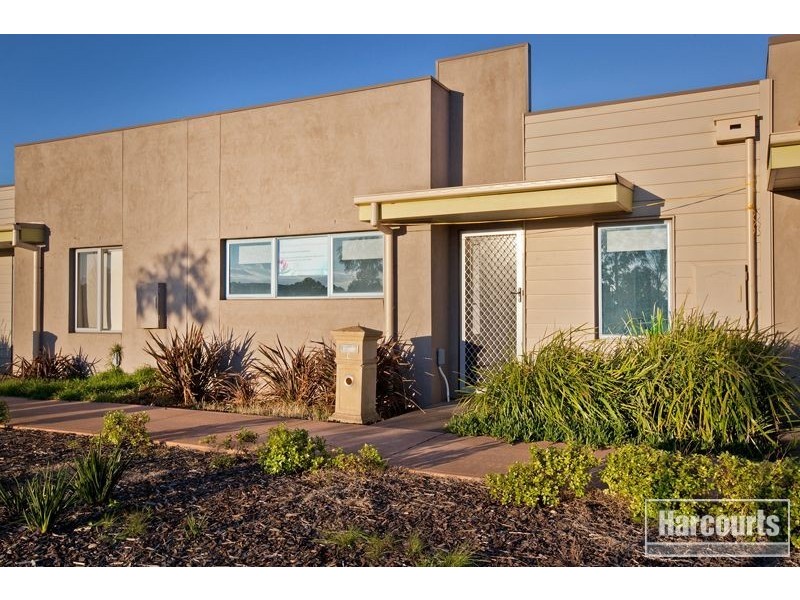 6 Acorn Lane, Pakenham VIC 3810