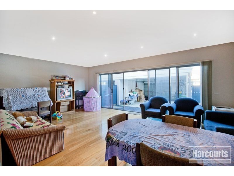 6 Acorn Lane, Pakenham VIC 3810