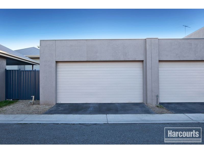 6 Acorn Lane, Pakenham VIC 3810