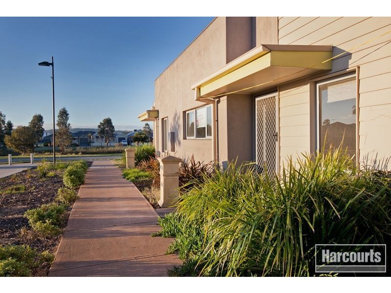 6 Acorn Lane, Pakenham VIC 3810