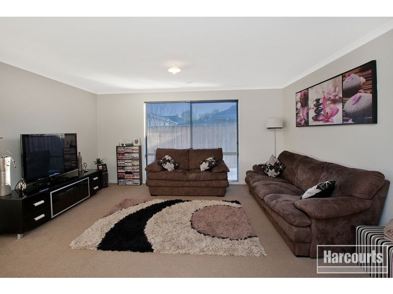 4 Kimberley Grove, Pakenham VIC 3810