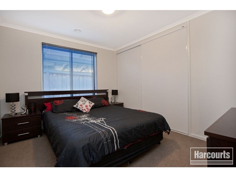 4 Kimberley Grove, Pakenham VIC 3810