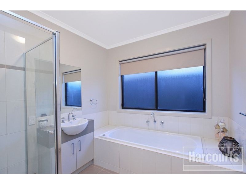 30 Caspian Chase, Pakenham VIC 3810