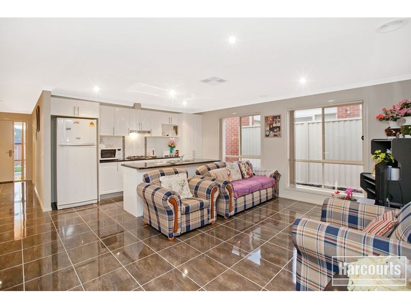 4 Penarie Place, Pakenham VIC 3810