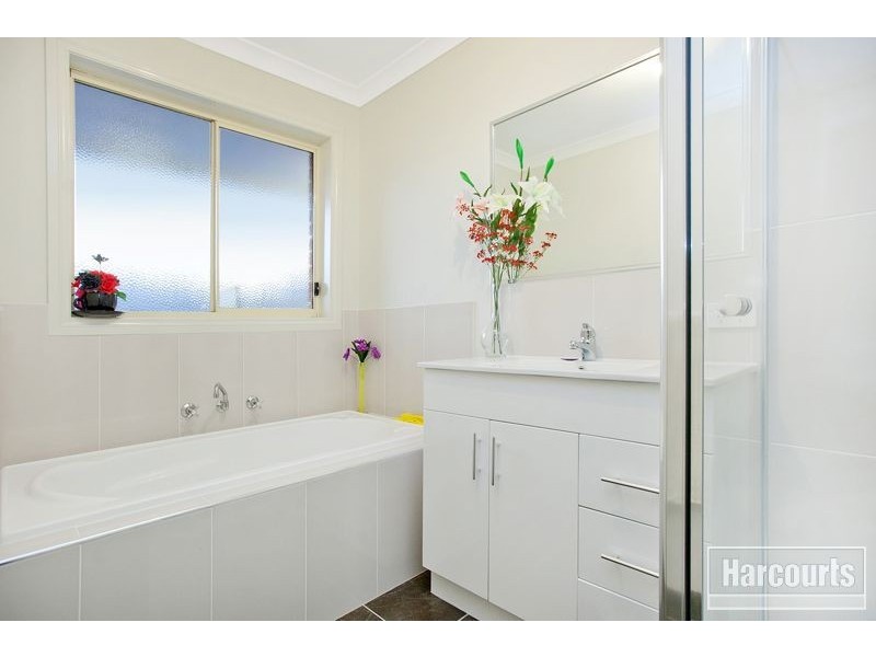 4 Penarie Place, Pakenham VIC 3810