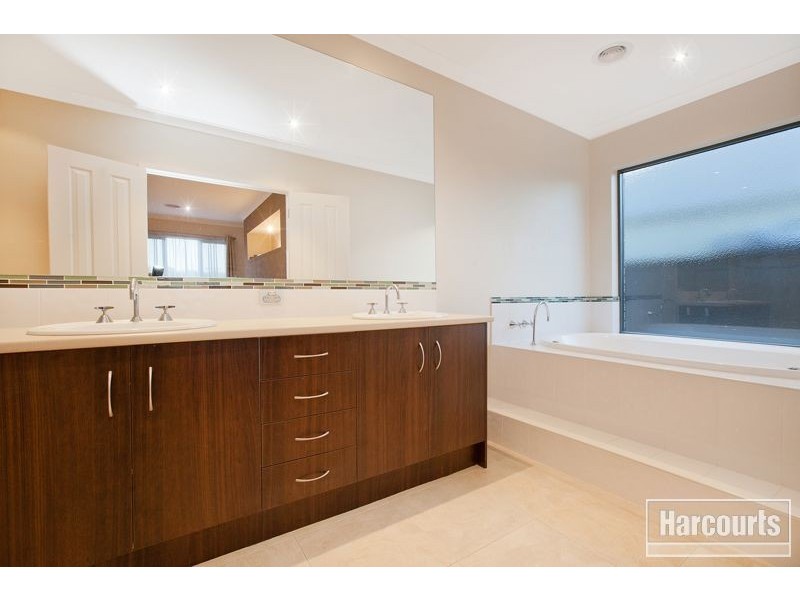 100 Windermere Boulevard, Pakenham VIC 3810