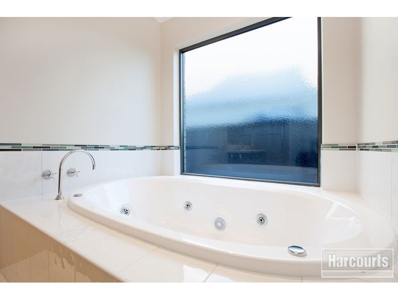 100 Windermere Boulevard, Pakenham VIC 3810