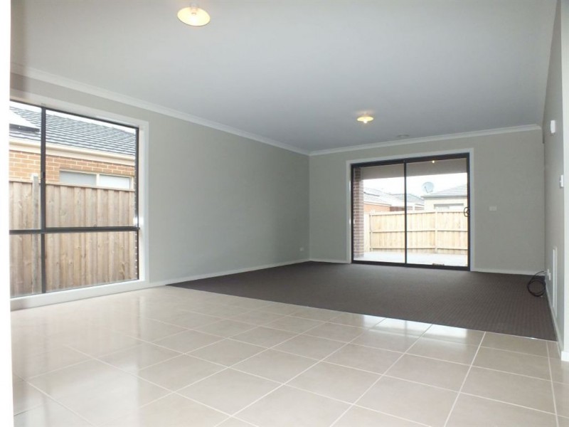 4 Turnbridge Road, Officer VIC 3809