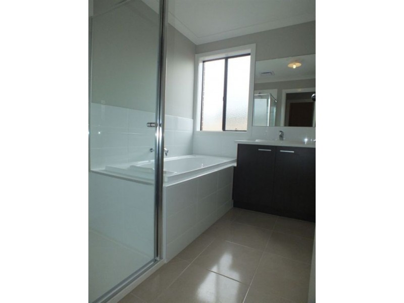 4 Turnbridge Road, Officer VIC 3809