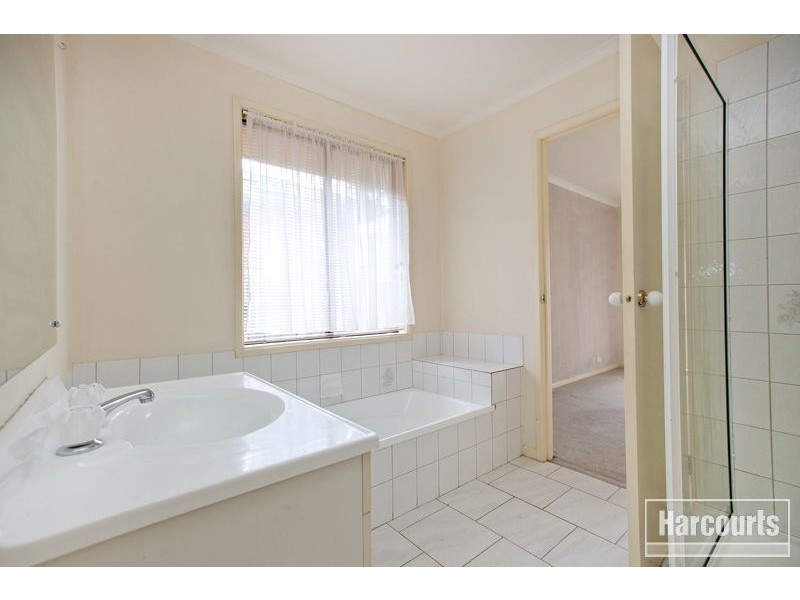 2 Bill Place, Hampton Park VIC 3976
