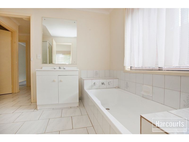 2 Bill Place, Hampton Park VIC 3976