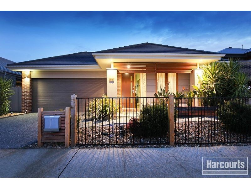 13 Loxton Way, Pakenham VIC 3810