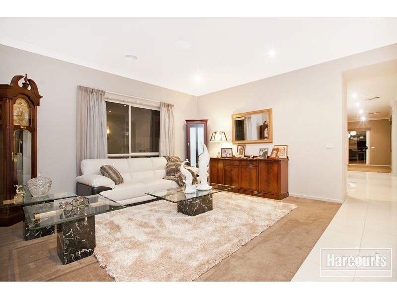 13 Loxton Way, Pakenham VIC 3810