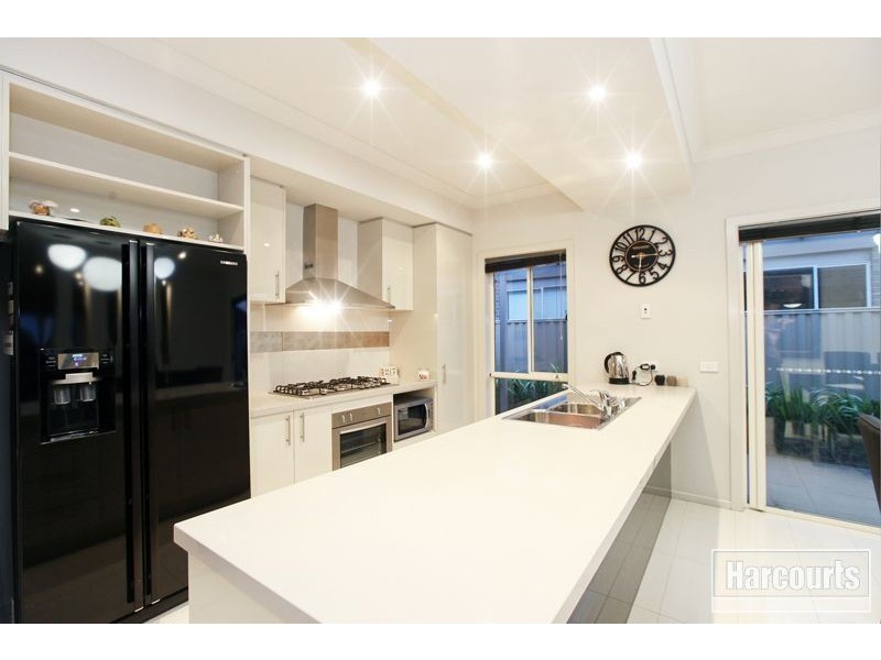 13 Loxton Way, Pakenham VIC 3810