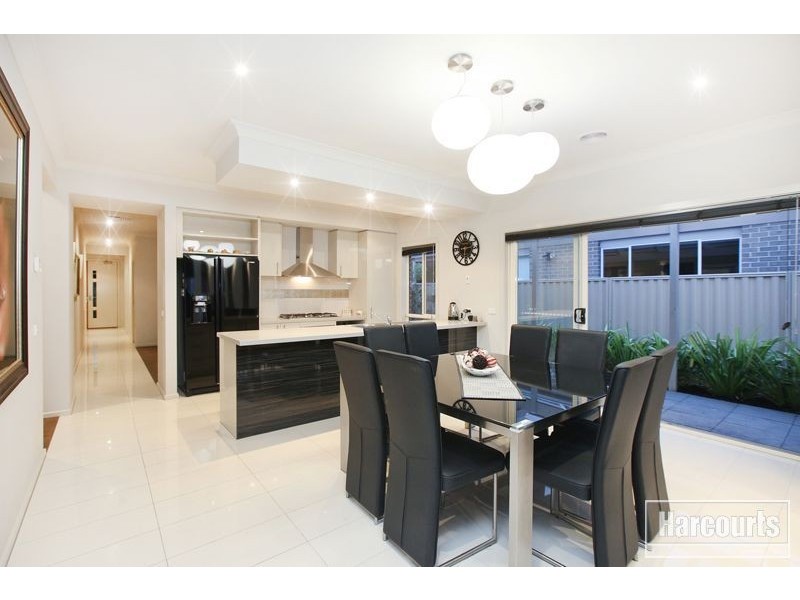 13 Loxton Way, Pakenham VIC 3810